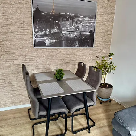 - Am Marktplatz - Up To 5 - Next To Frankfurt And Hanau - Coffee And Snacks - Netflix, Prime, Nidderau